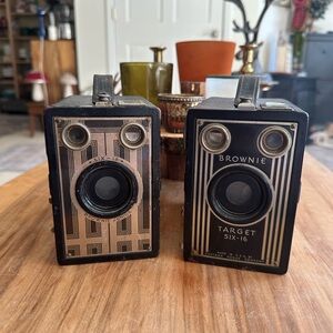 Set of vintage brownie cameras. See pics for condition kodak target six 16